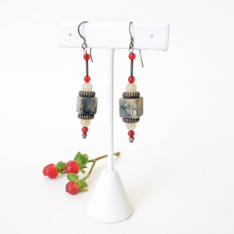 Klobige Perlen Baumeln Ohrringe - 925 Sterling Naturstein Rot Grün Silber Würfel von ATreasureHunt