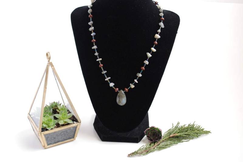 Naturstein-Halskette Tropfen Labradorit Naturstein-Halskette Tropfen Labradorit von ATreasureHunt