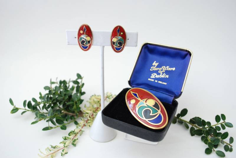 Original Tara Ware Von Dublin - Hergestellt in Irland Clip Auf Ohrringe Und Brosche Emaillierten Schmuck Des Book Of Kells von ATreasureHunt