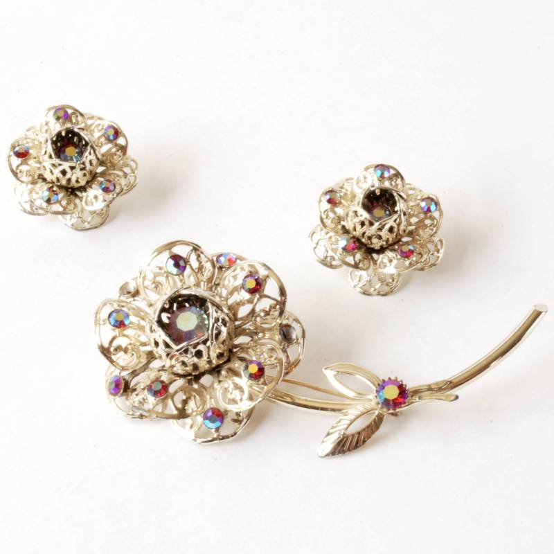 Sarah Cov Gold-Ton Mit Irisierenden Strass - Brosche Und Clip Auf Ohrringe von ATreasureHunt