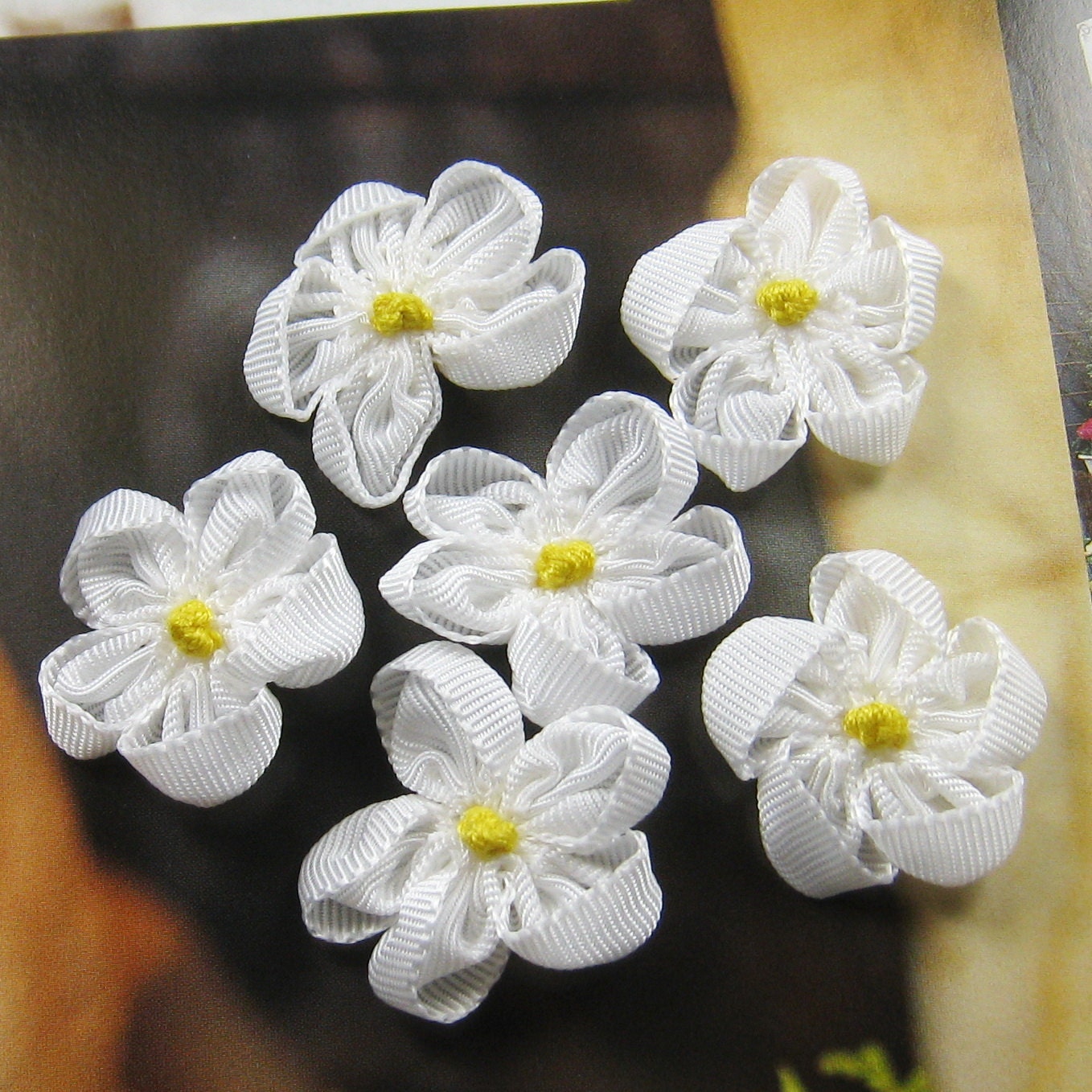10 Stk - 30mm Blume Aufnäher Ap006 10 Stk - 30mm Blume Aufnäher Ap006 von ATsupplies