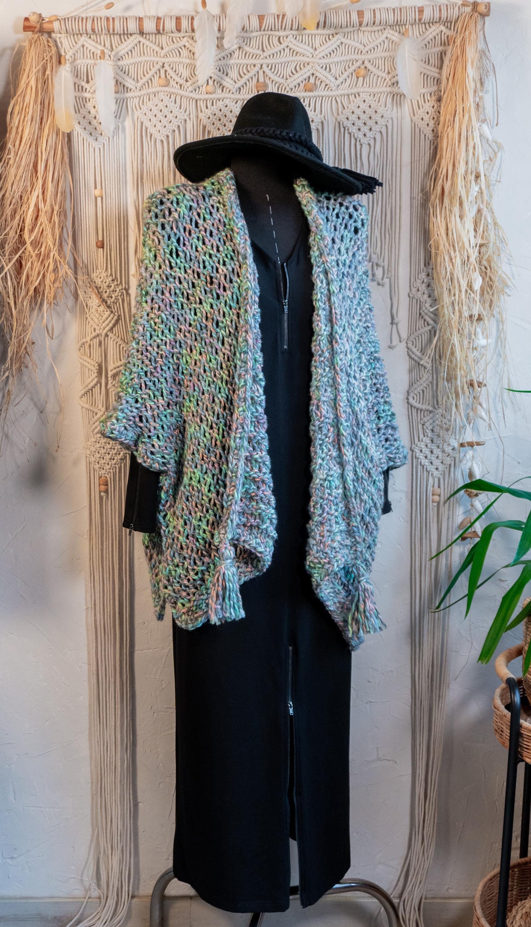 Einzelstück Häkel Cardigan Pastell-Multi Häkel Strickjacke Poncho Frühjahr Damen Mode Frühjahrsmode Übergangsmode Hippie Boho Ibiza Style von AURADAMOR
