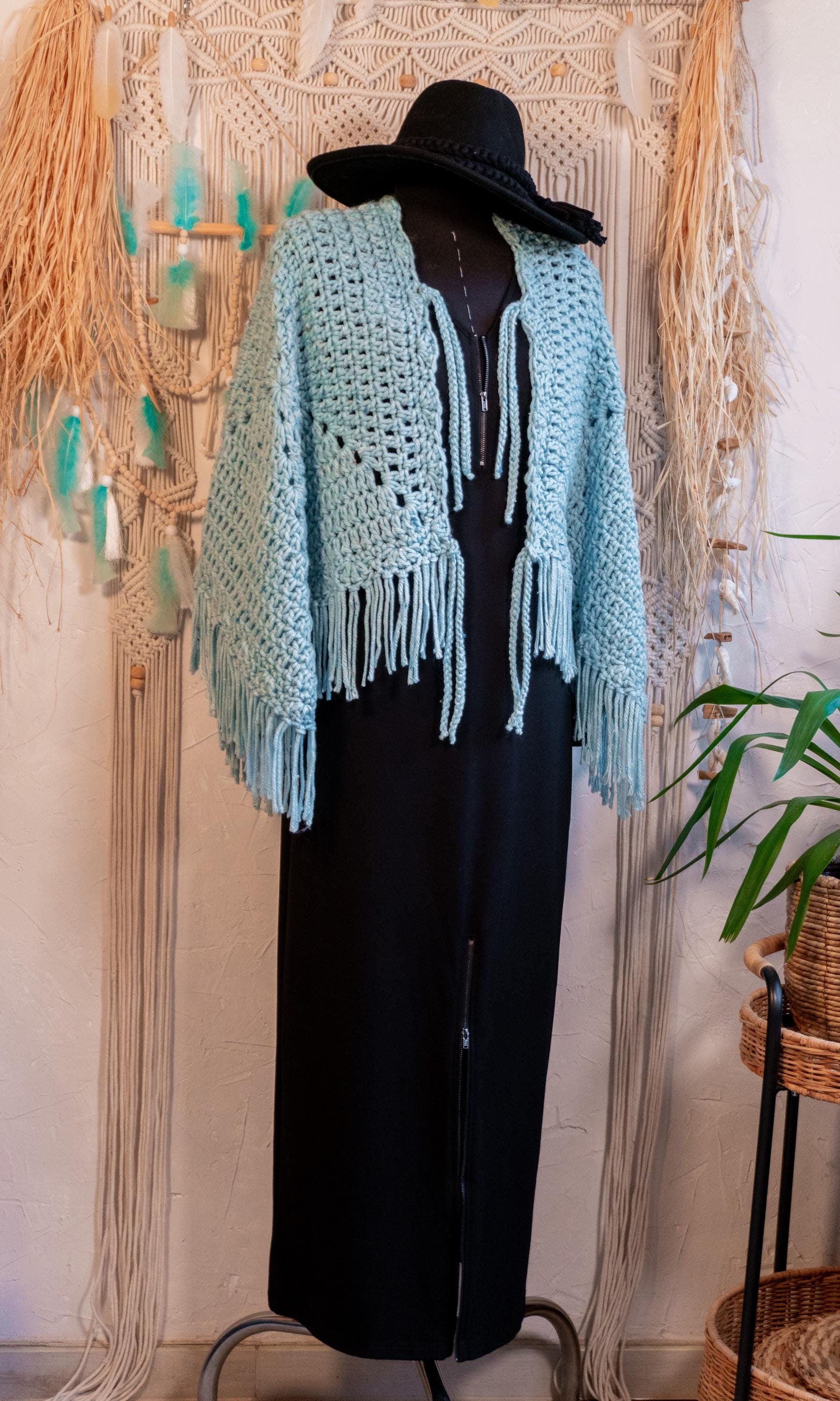 Einzelstück Häkel Poncho Hellmint Häkeljacke Strickjacke Damen Mode Jacke Frühjahr Frühjahrsmode Übergangsmode Hippie Boho Cardigan Mint Einzelstück Häkel Poncho Hellmint Häkeljacke Strickjacke Damen Mode Jacke Frühjahr Frühjahrsmode Übergangsmode Hippie Boho Cardigan Mint von AURADAMOR