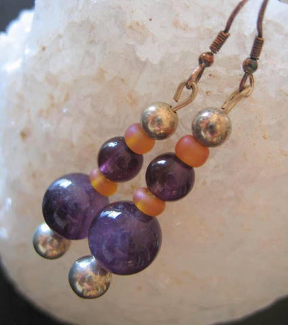 Amethyst, Silber Und Gelb Glas Tropfen Ohrringe Für Durchbohrte Ohren Amethyst, Silber Und Gelb Glas Tropfen Ohrringe Für Durchbohrte Ohren von AURANABAZAAR