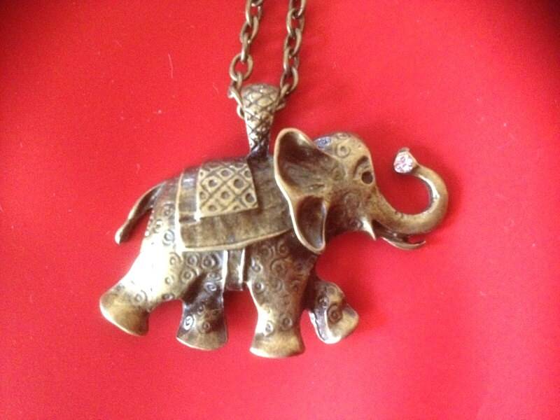 Elefant Bronze Anhänger An Kette Halskette Mit Kristall Auf Stoßzahn Elefant Bronze Anhänger An Kette Halskette Mit Kristall Auf Stoßzahn von AURANABAZAAR