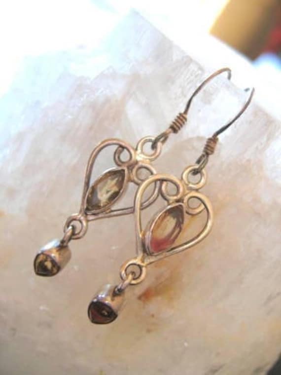 Peridot Und Sterling Silber Herz Ohrringe Peridot Und Sterling Silber Herz Ohrringe von AURANABAZAAR