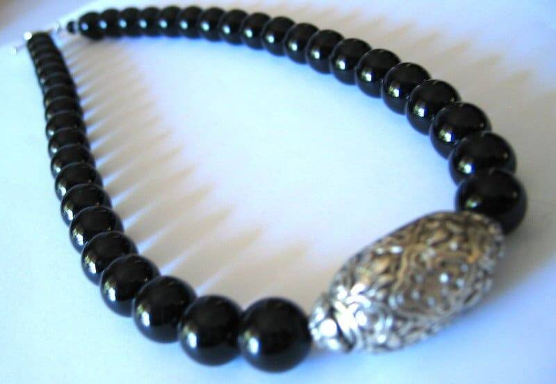 Schwarze Achat Halskette Mit Großer Vintage Silber Perle Schwarze Achat Halskette Mit Großer Vintage Silber Perle von AURANABAZAAR