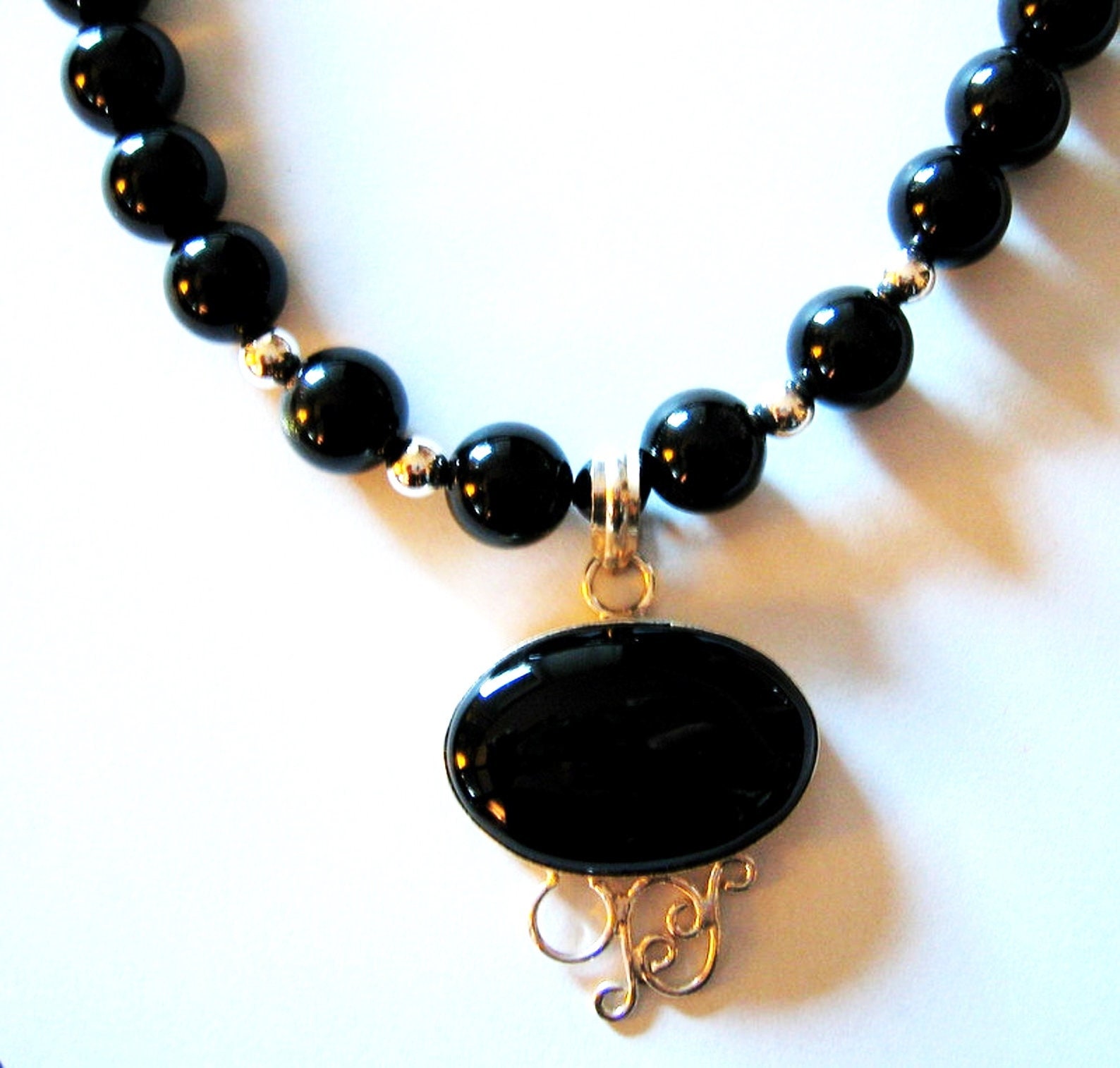 Schwarze Onyx Und Silber Halskette Mit Oval Anhänger von AURANABAZAAR