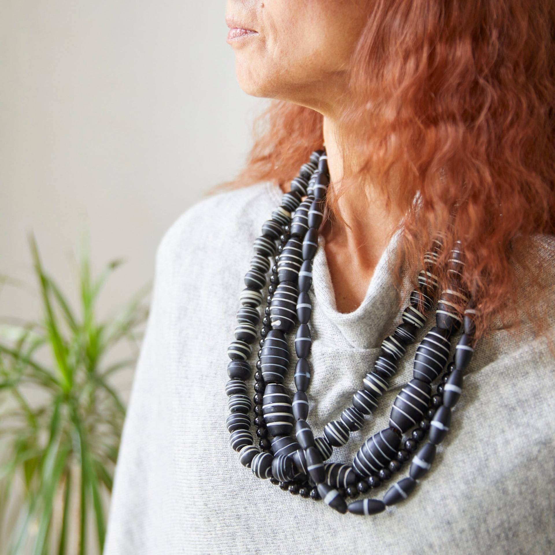 Fair-Trade-Eco-Recycled Monochrome Glass Bead Schmuck Fair-Trade-Eco-Recycled Monochrome Glass Bead Schmuck von AURAQUEDesign