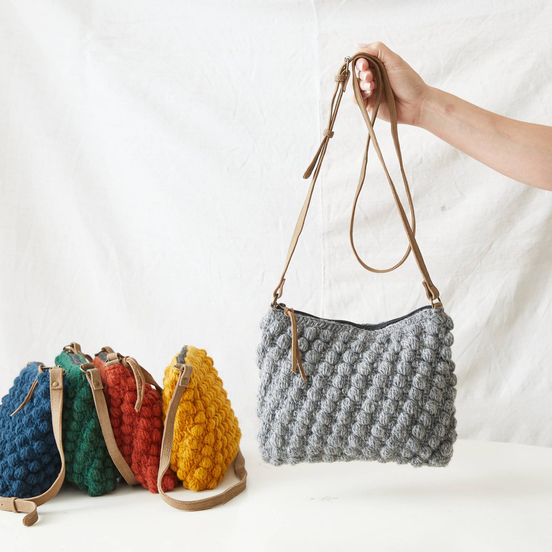 Fair Trade Gehäkelte Boho Bobble Cross Body Handtasche Fair Trade Gehäkelte Boho Bobble Cross Body Handtasche von AURAQUEDesign