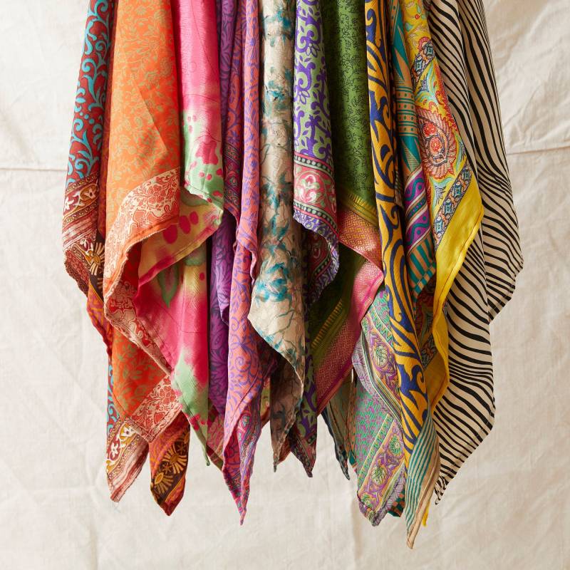 Fair Trade Recyceltes Sari Haar Halstuch Quadratisch 55 cm Fair Trade Recyceltes Sari Haar Halstuch Quadratisch 55 cm von AURAQUEDesign