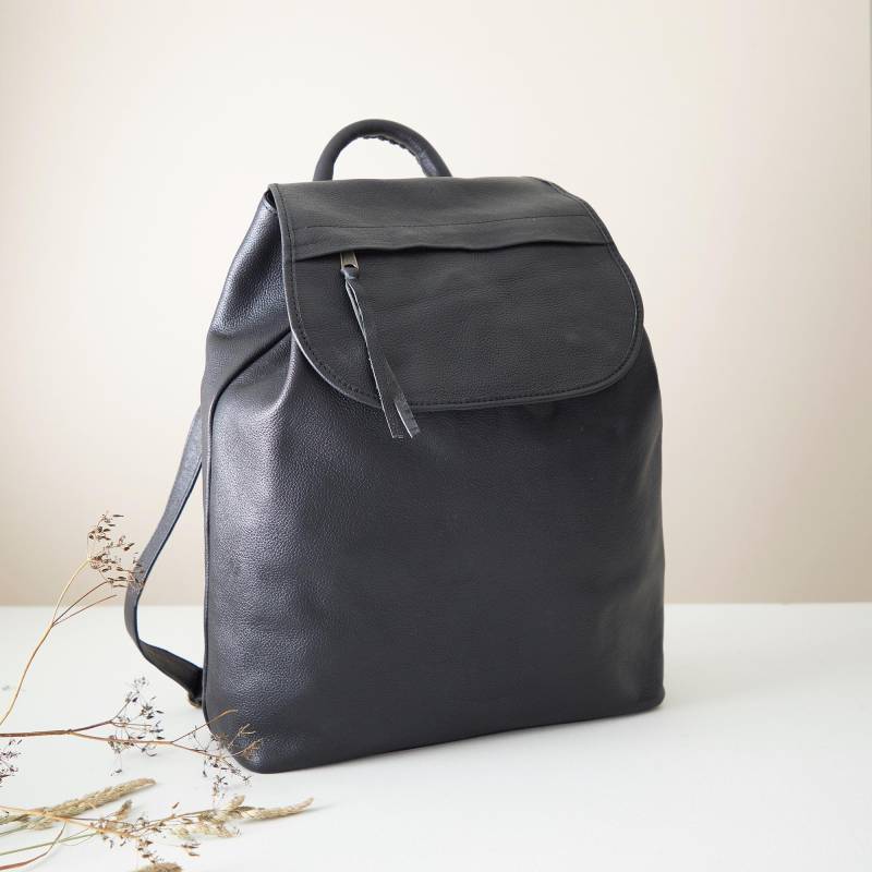 Fair-Trade Stilvolle Vielseitige Leder Rucksack Fair-Trade Stilvolle Vielseitige Leder Rucksack von AURAQUEDesign