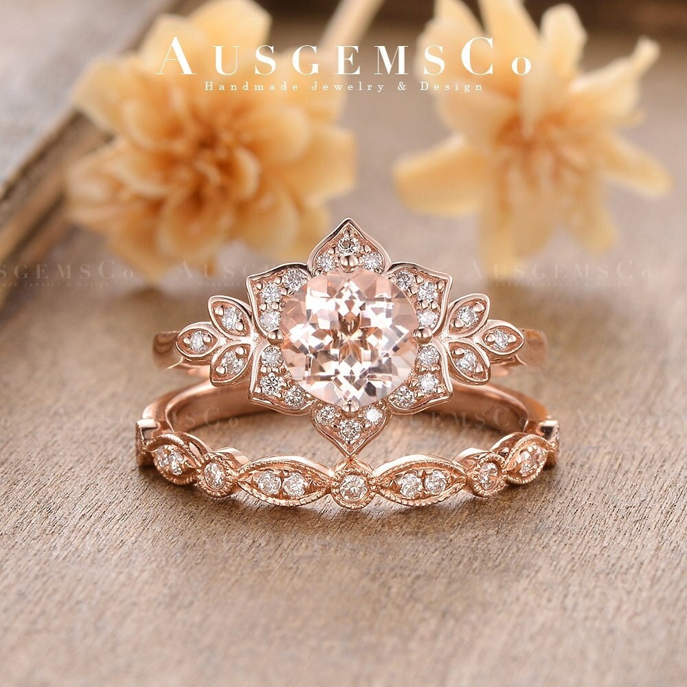 Blume Morganit Brautset Rose Gold Cluster Verlobungsring Zierliche Passende Band Milgrain Muttertag Geschenk Custom Jahrestag 2stk von AUSGEMSCo