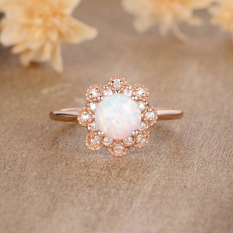 Blume Opal Verlobungsring Rose Gold Diamant Halo Blumenring Runde Schnitt Lab Ring Braut Milgrain Frauen Einzigartige von AUSGEMSCo