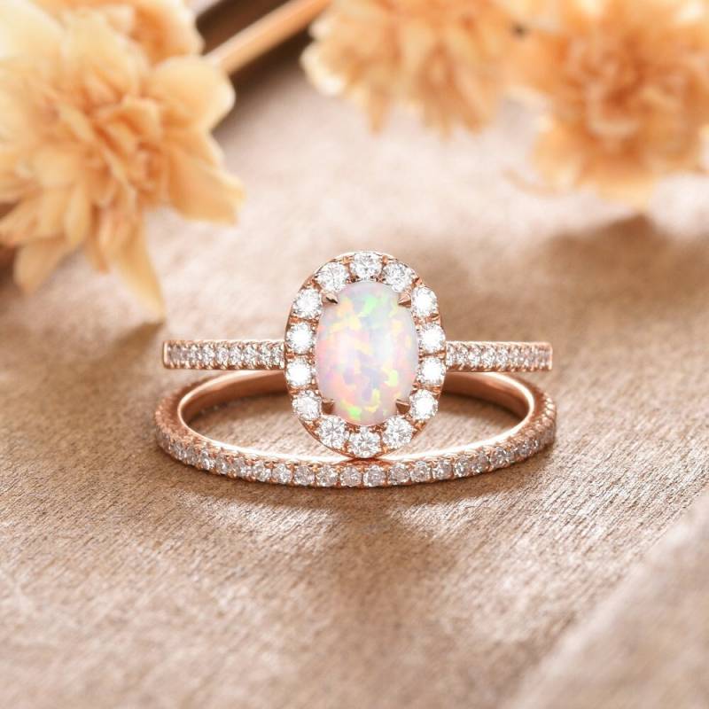 Lab Opal Verlobungsring Braut Set Rosegold Ovalschliff Diamant Ehering Halo Halbe Ewigkeit Einzigartige Frauen Jahrestag Geschenk 2stk von AUSGEMSCo