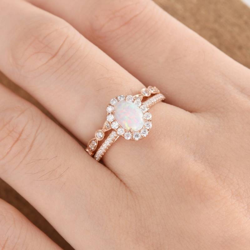 Lab Opal Verlobungsring Braut Set Rosegold Ovalschliff Diamant Ehering Halo Halbe Ewigkeit Einzigartige Versprechen Frauen 2 Stück Art Deco Milgrain von AUSGEMSCo