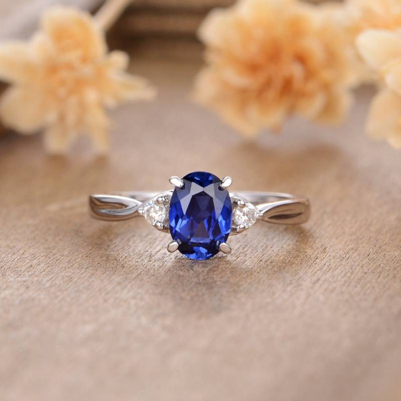 Lab Sapphire Verlobungsring Rosegold Oval Diamantschliff Drei Stein September Geburtsstein Braut Hochzeit Ring Jahrestag Geschenk Für Frauen von AUSGEMSCo