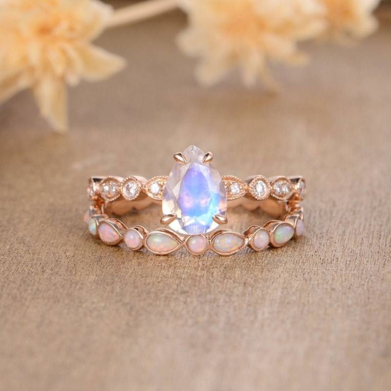 Mondstein Und Opal Verlobungsring Birnenförmiger Diamant Art Deco Natürlicher Band Lünette Set Australien Marquise Förmigen Ring von AUSGEMSCo