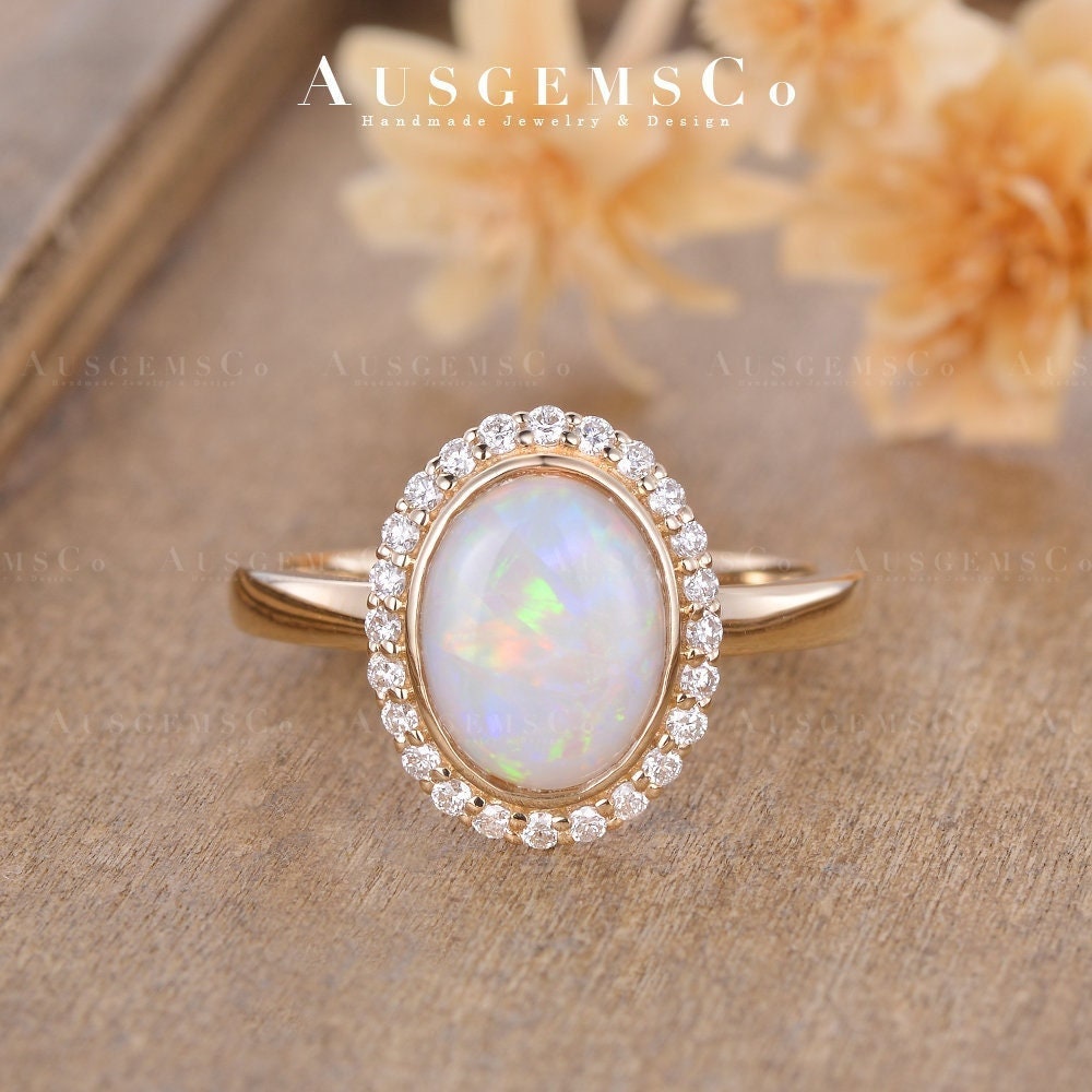 Natürlicher Opal Verlobungsring Rose Gold Oval Cut Feuer Halo Diamant Ehering Frauen Lünette Set Antike Versprechen Jahrestag Braut Geschenk von AUSGEMSCo