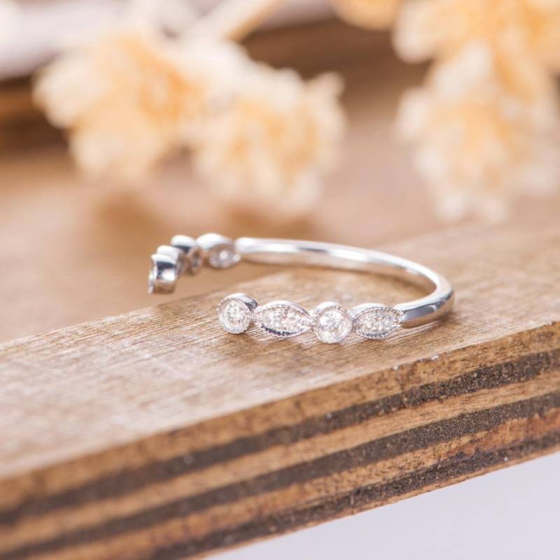 Offener Ring Ehering Frauen Art Deco Diamant Eternity Band Einstellbar Stapel Manschette Passender Zierlicher Weißgold von AUSGEMSCo