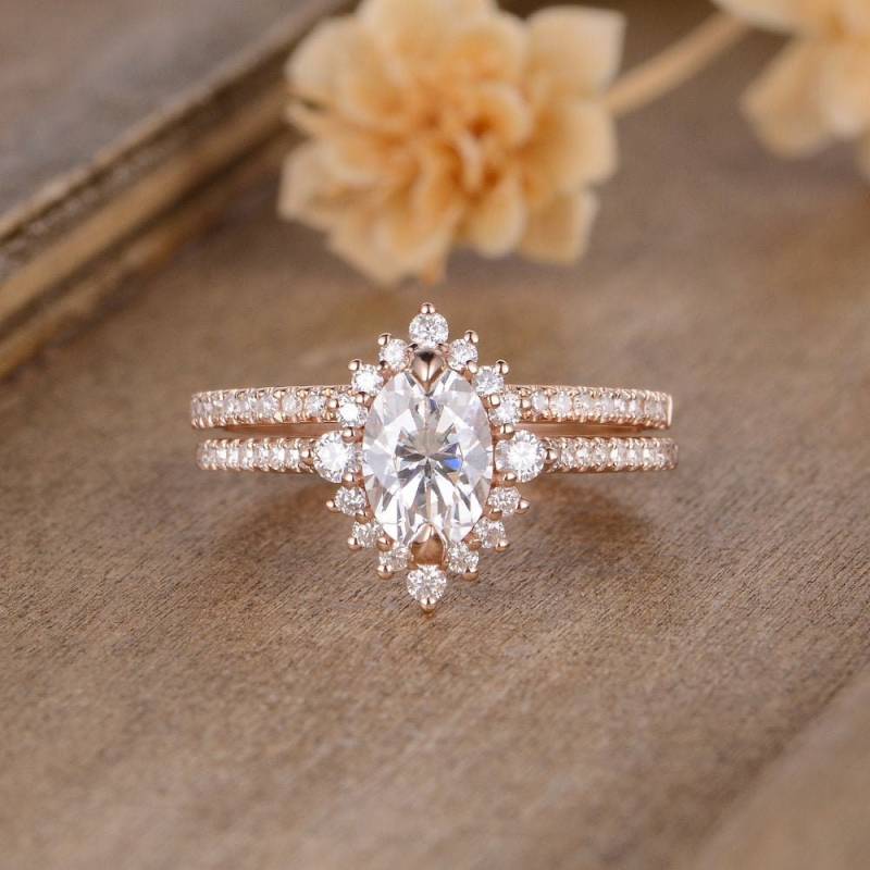 Oval Moissanite Verlobungsring Rose Gold Braut Set 2 Ringe Halo Eternity Einzigartige Diamant Frauen Ehering Jahrestag von AUSGEMSCo