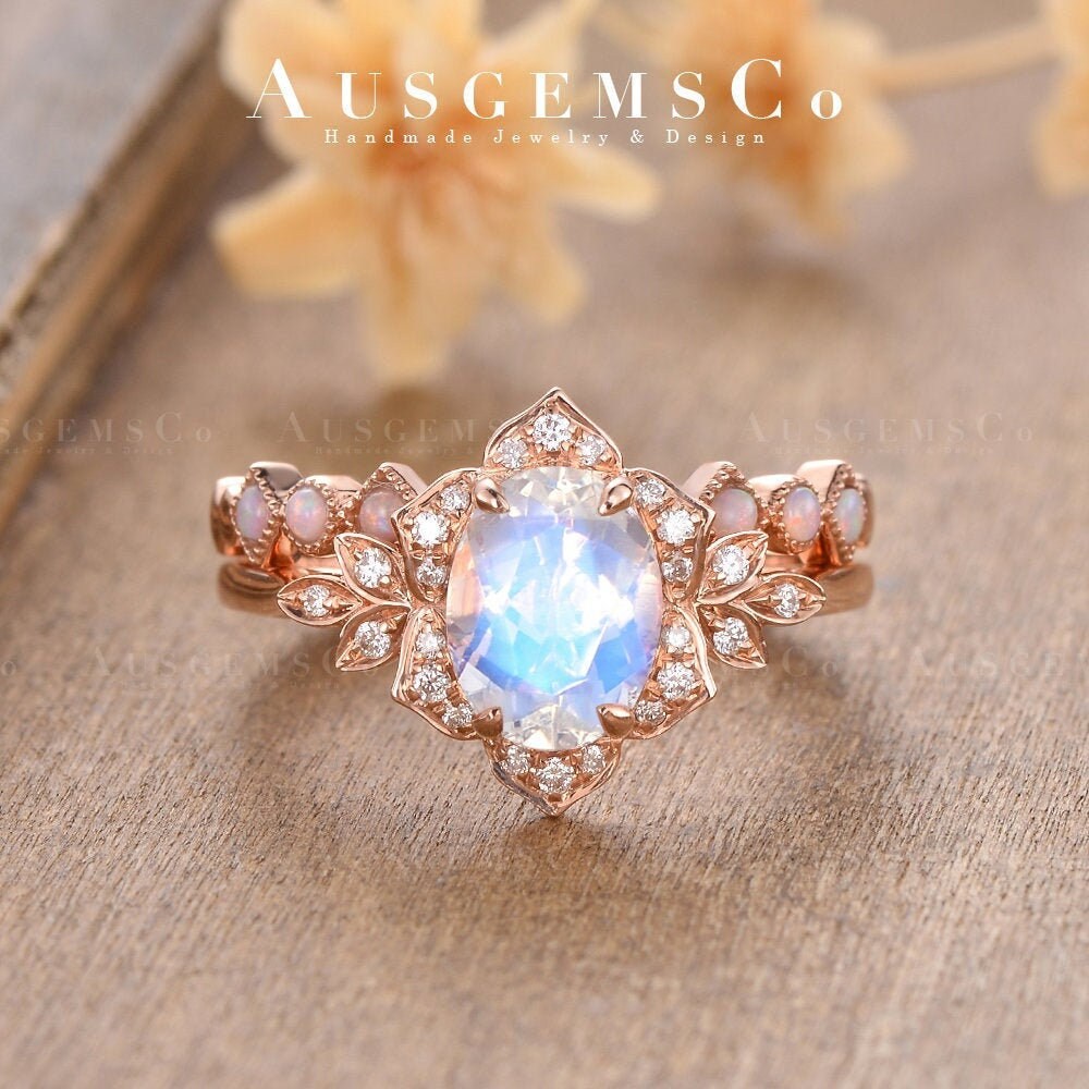 Rose Gold Braut Sets Mondstein Oval Cut Ehering Cluster Opal Half Eternity Matching Band Einzigartige Blume Frauen Jubiläumsring von AUSGEMSCo