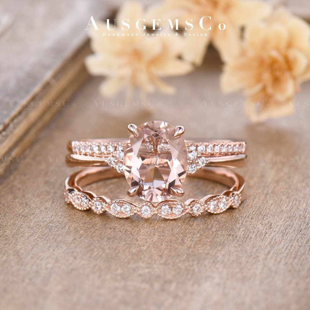 Rose Gold Morganit Verlobungsring Set 4 Zinken Oval Schliff Ehering Vintage Milgrain Moissanit Rosegold Brautring von AUSGEMSCo