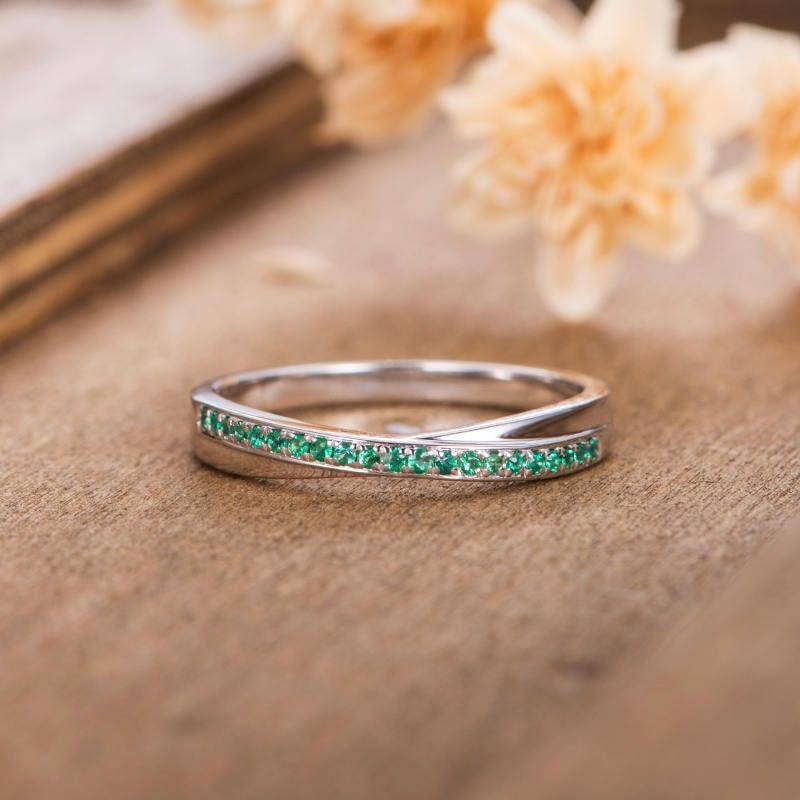 Smaragd Hochzeit Band Infinity Weißgold Frauen Ewigkeit Stapeln Passende Braut Jahrestag Geschenk Für Ihren Ring Versprechen Paar Unisex von AUSGEMSCo