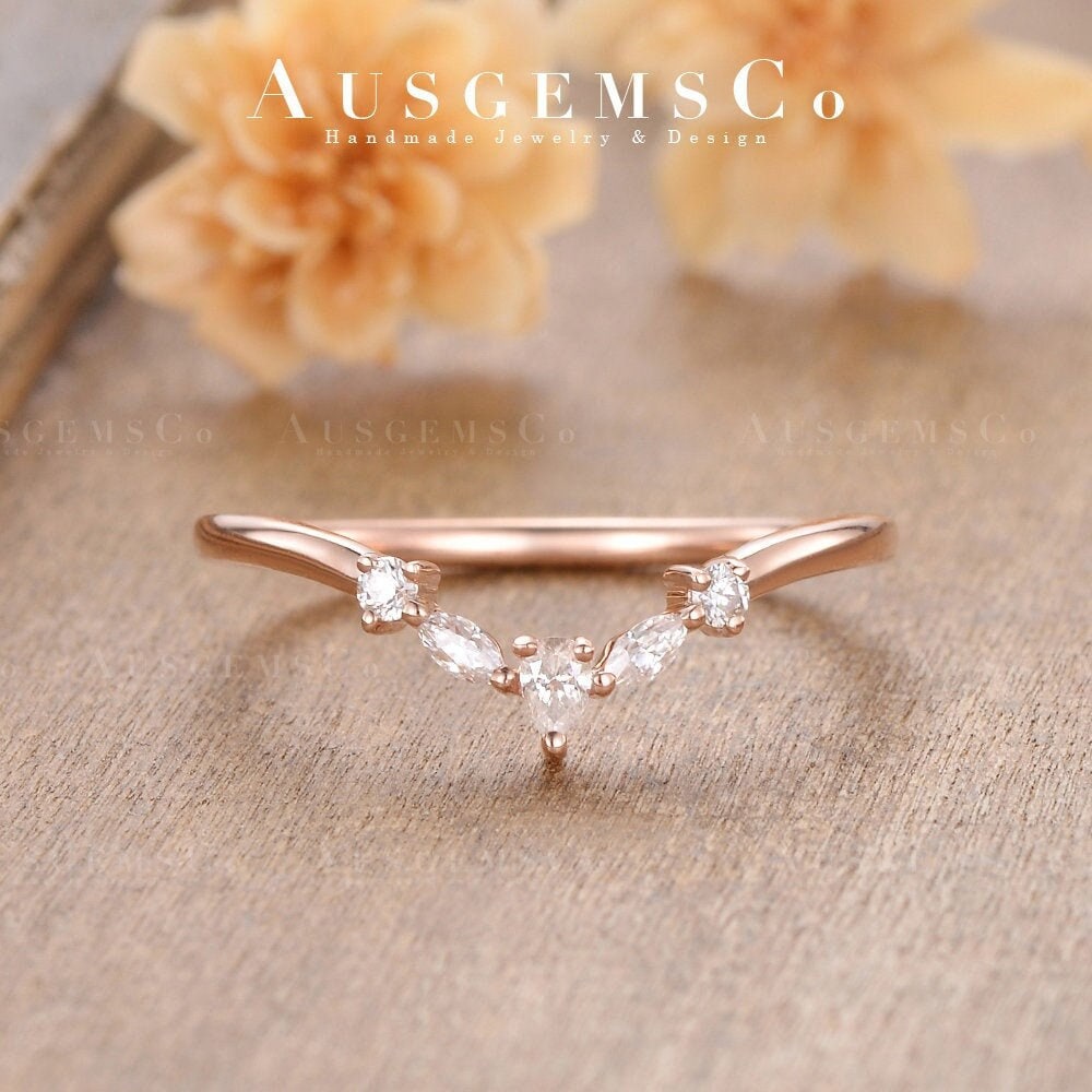 Vintage Marquise Shaped Diamant Ehering Frauen Rose Gold Gebogenes Band Chevron Matching Zarte Zierliche Stacking Ring von AUSGEMSCo