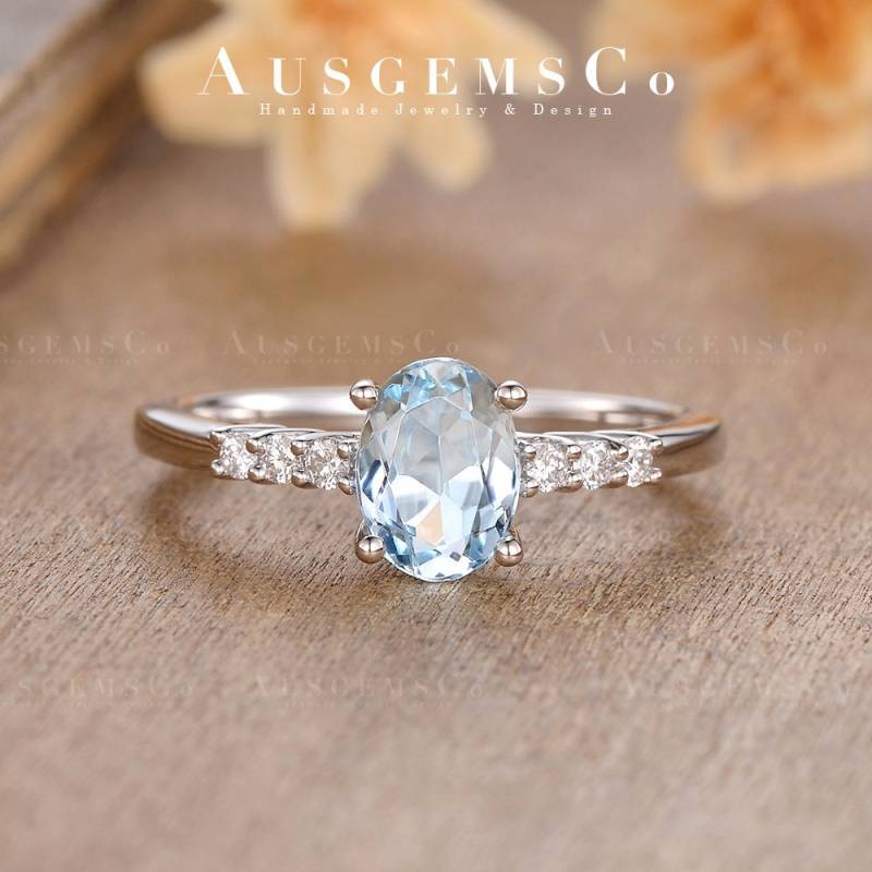 Weißgold Aquamarin Verlobungsring Brautring Solitär Ovalschliff Halbe Ewigkeit Diamant Schlichter Frauen Jahrestag Antiker Ehering von AUSGEMSCo