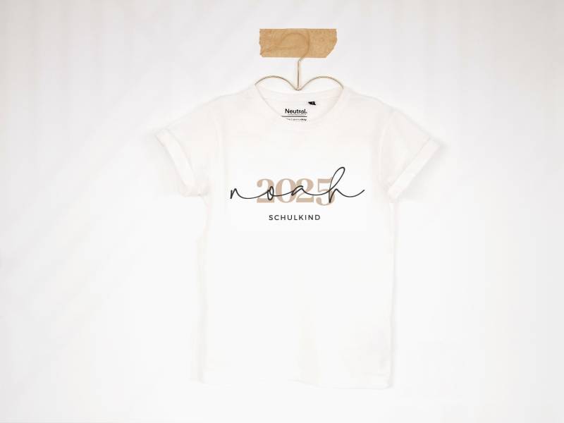 Schulkind 2025, Gender Neutrales T-Shirt Personalisierbar Mit Name, Schulanfang, Erste Klasse Shirt. Kreatives Für Die Einschulung von AUSNABRUECK