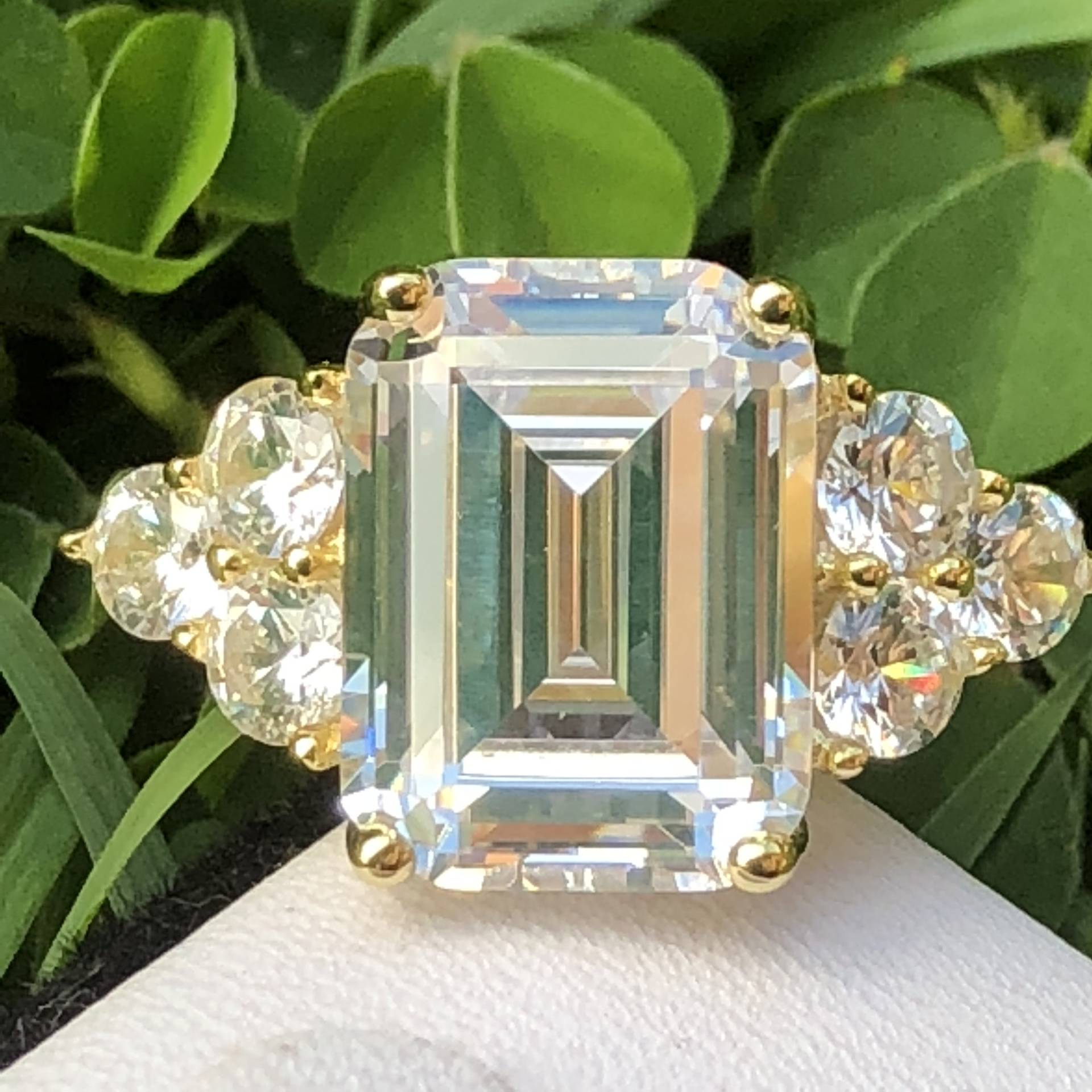 Einzigartiger Verlobungsring 7Ct Brautring, Smaragdschliff Simulierter Diamant Verlobungsring, Smaragdschliff, Verlobungsring von AUZJewellery