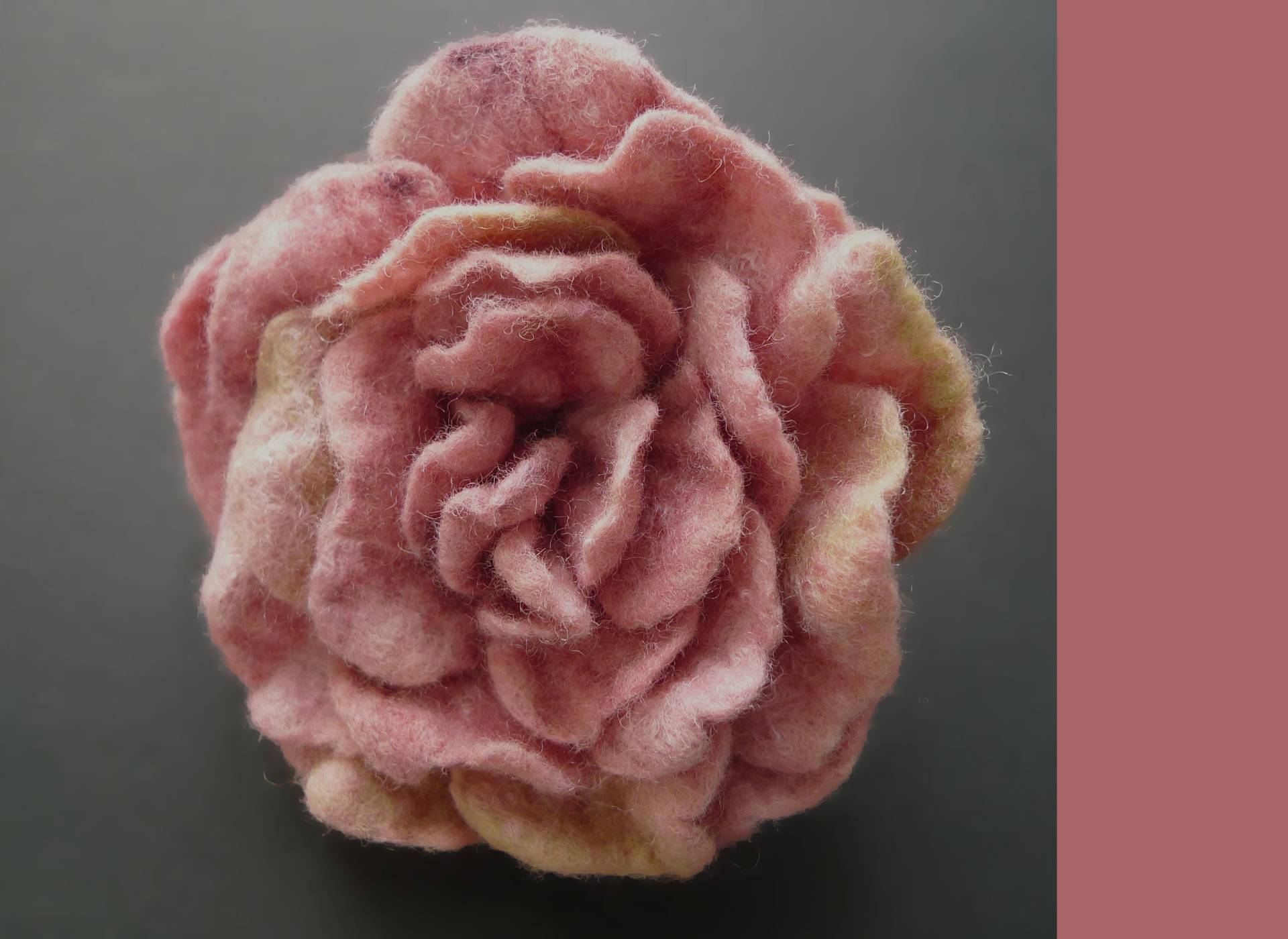 Filz Brosche in 14 Farben | 1, Geschenk Für Frauen von AVAFELT