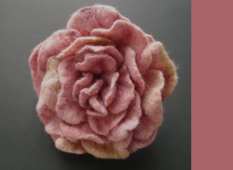 Filz Brosche in 14 Farben | 1, Geschenk Für Frauen von AVAFELT