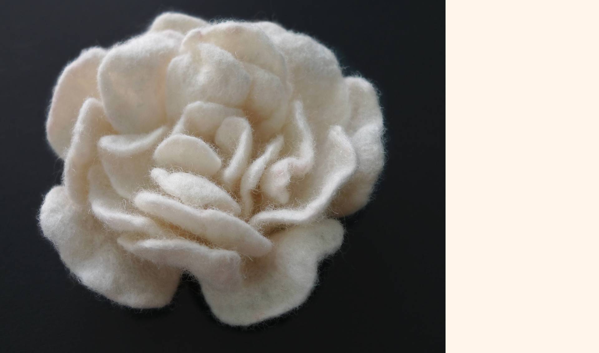 Filz Brosche in 14 Farben | 2, Geschenk Für Frauen von AVAFELT