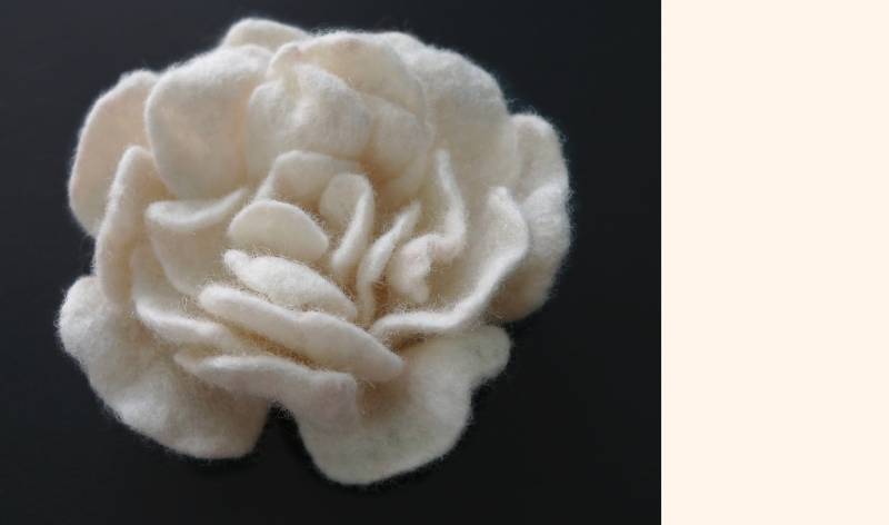 Filz Brosche in 14 Farben | 2, Geschenk Für Frauen von AVAFELT