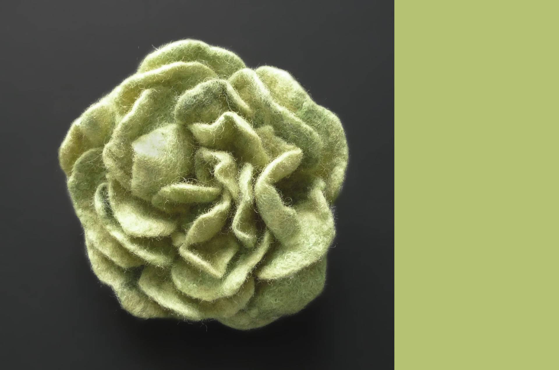 Hellgrüne Gefilzte Rose, Filzblume, Rosen Brosche, Blumenbrosche, Filz Rose Grüne von AVAFELT