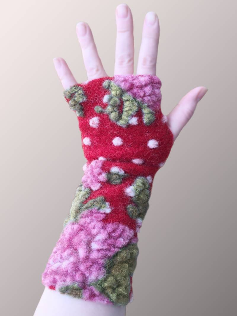 Rote Armstulpen Mit Rosen Und Punkten, Fingerlose Handschuhe, Pulswärmer, Armstulpen, Stulpen von AVAFELT