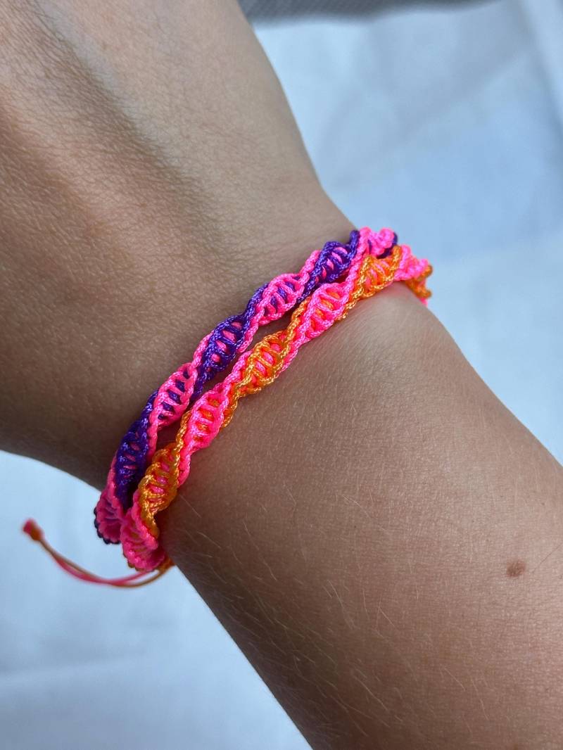 Handgeknüpftes Makramee Armband Aus Nylon, Größenverstellbarer Freundschaftsschmuck Handgeknüpftes Makramee Armband Aus Nylon, Größenverstellbarer Freundschaftsschmuck von AVENARA