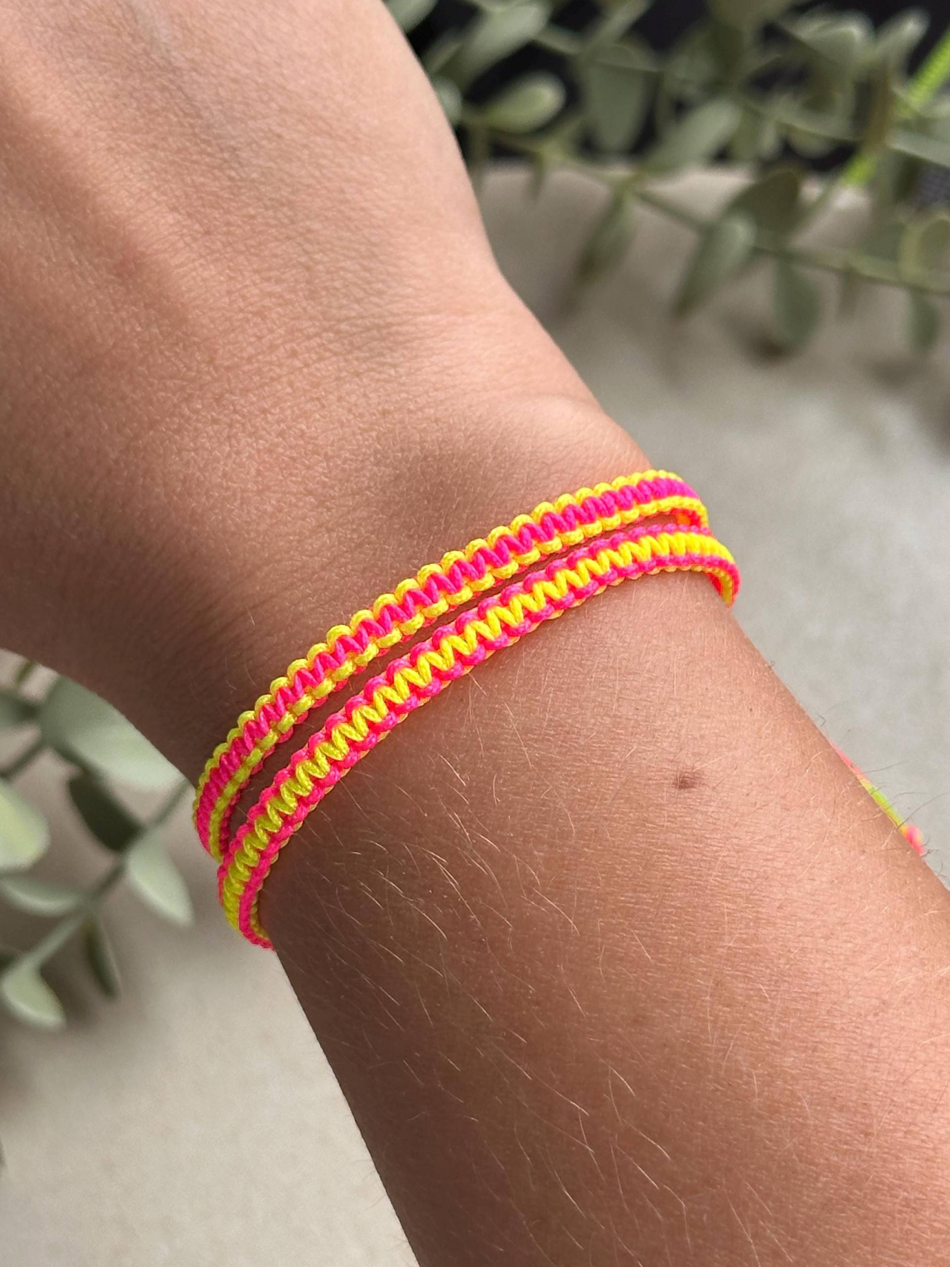 Zweifarbiges Geflochtenes Kordel Armband Verstellbarer Freundschaftsschmuck Zweifarbiges Geflochtenes Kordel Armband Verstellbarer Freundschaftsschmuck von AVENARA