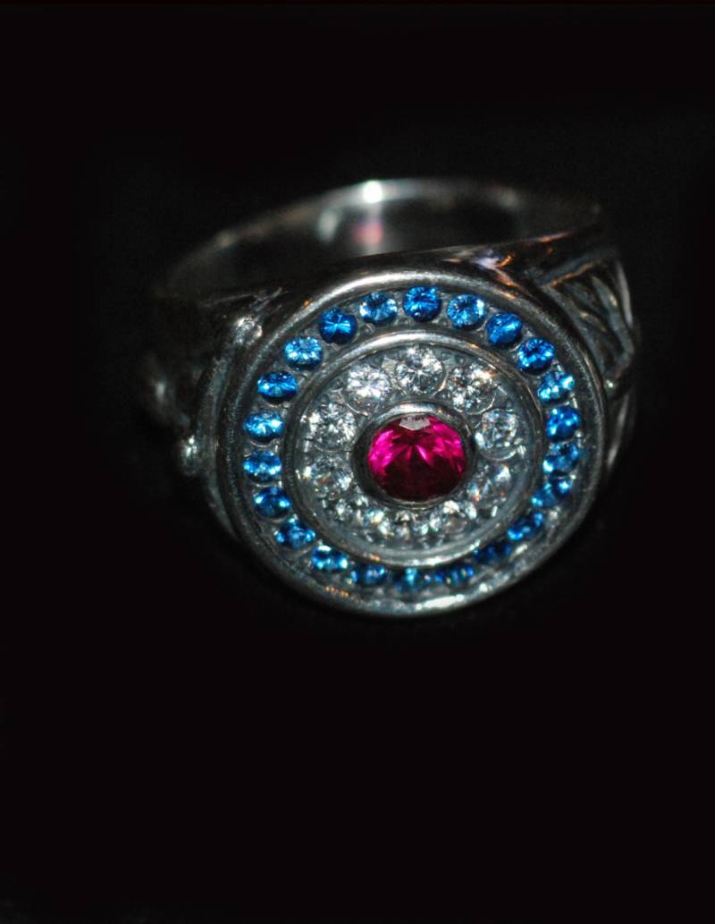 Zielscheibe Mod Ring Mit Steinen Zielscheibe Mod Ring Mit Steinen von AVENDGARDE