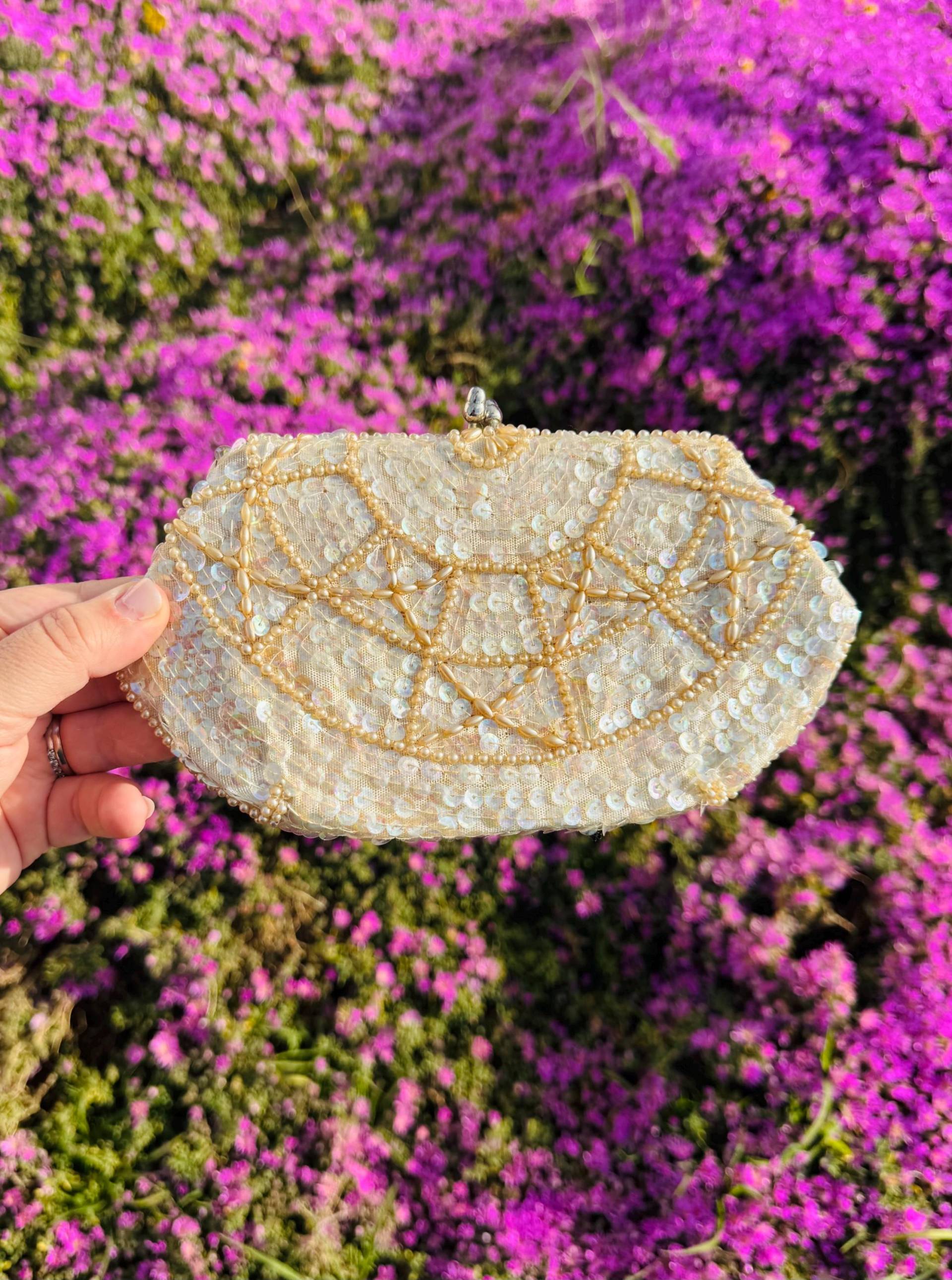 1950Er Vintage Pailletten-Abend-Clutch Mit Zarter Perlenstickerei, Hergestellt in Japan von AVENTURAVINTAGE