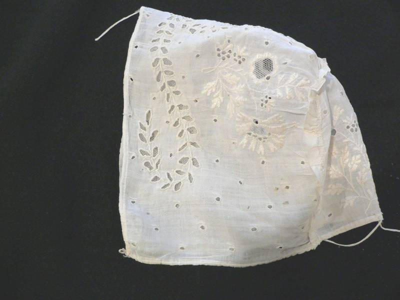 1800Er Antike Gestickte Spitze-Baby-Mütze von AVIVB