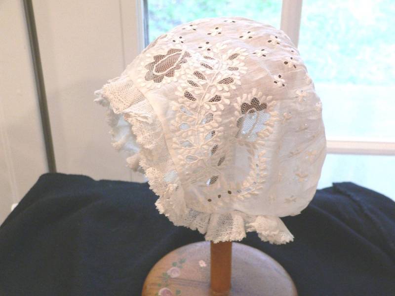 1850Er - 1860Er Antike Spitze Bestickte Babymütze von AVIVB