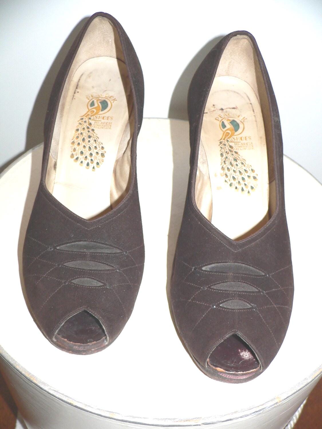 1940 Braune Wildleder Peep Toe Schuhe Größe 7 Peacock Label von AVIVB