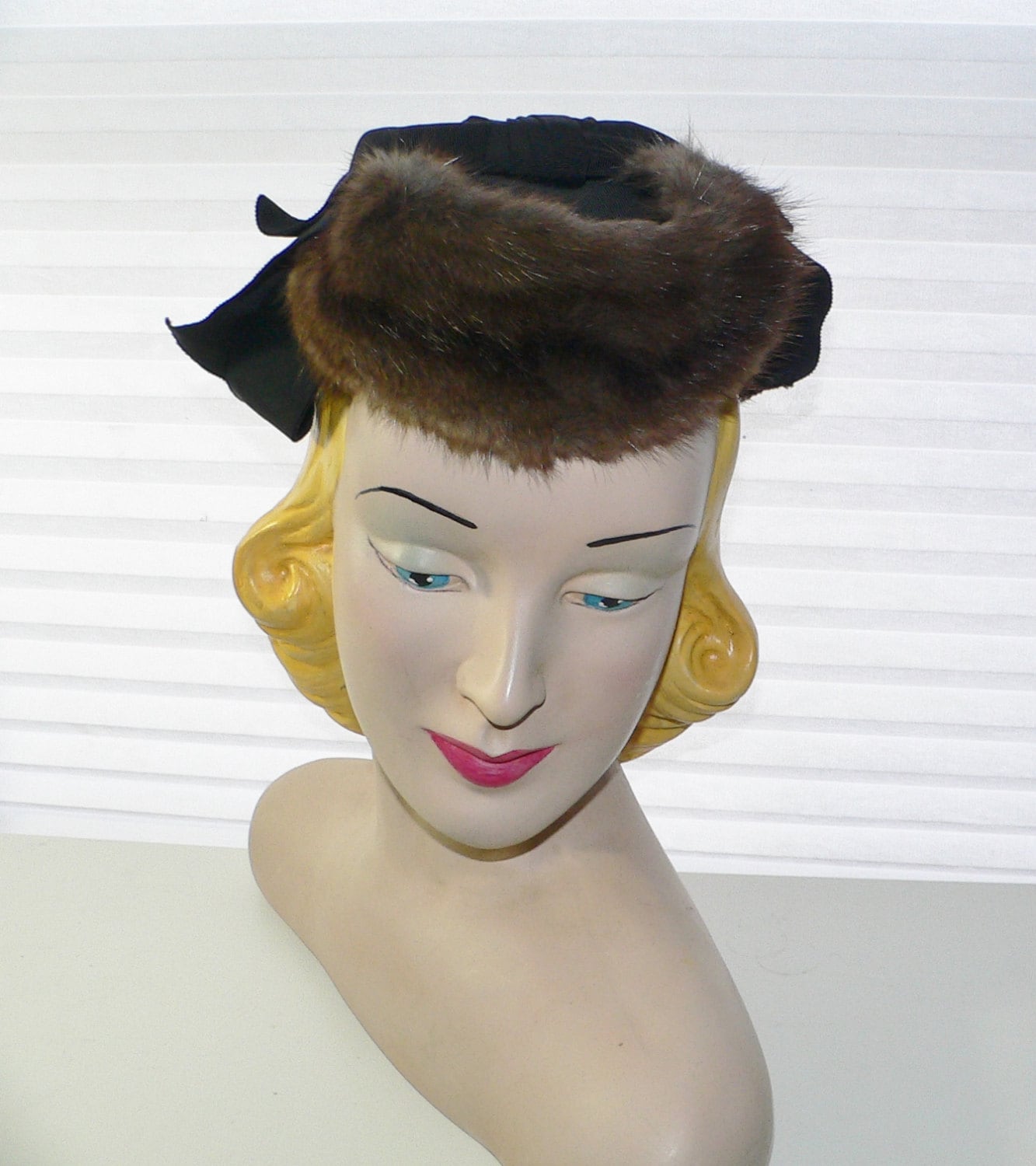 1940Er Jahre Sattelhut Mit Nerzbesatz von AVIVB