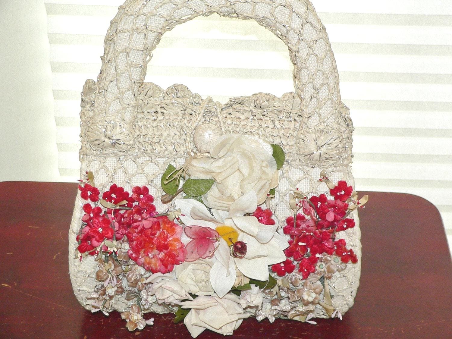 1950Er Jahre Gewebte Geldbörse Mit Blumen Und Biene Schmetterling, Dormar Made in Japan von AVIVB