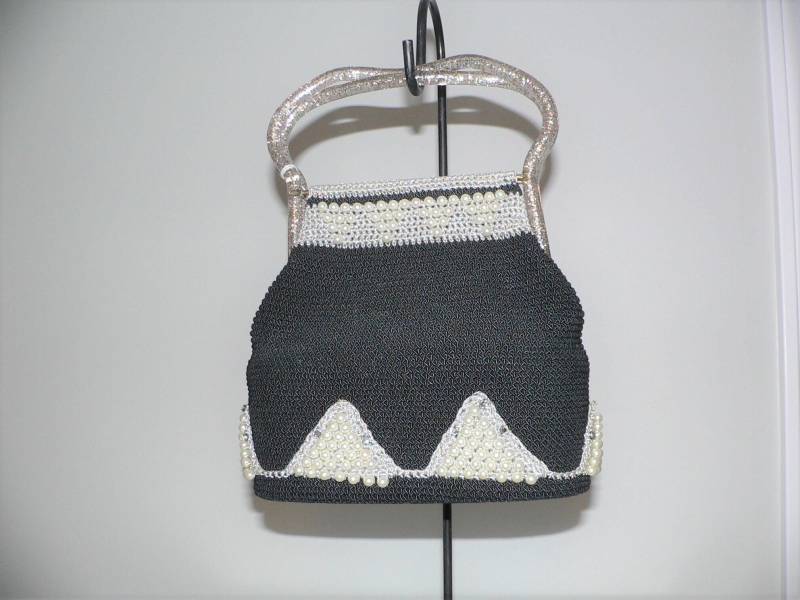 1950Er Jahre Häkeln Geldbörse Mit Konfetti Lucite Griff Perlen Und Strass von AVIVB