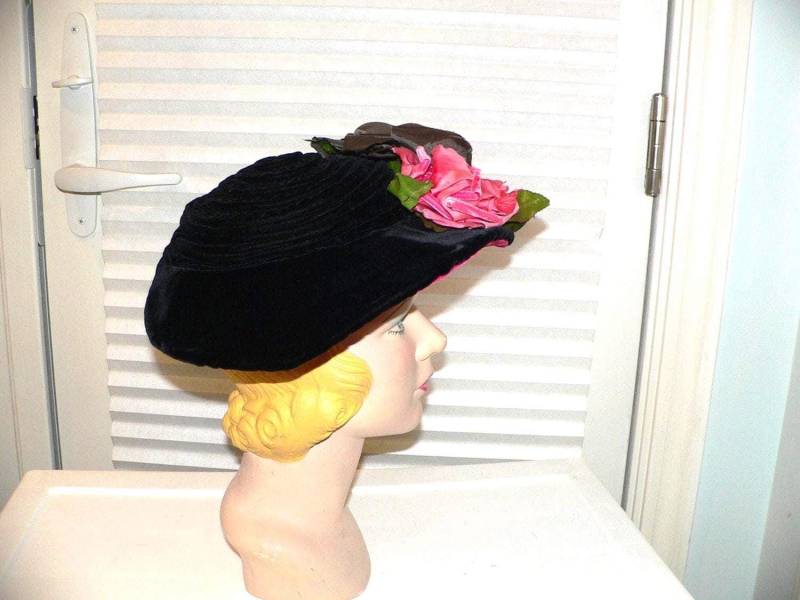 1950Er Jahre Samthut Mit Rosa Und Grauen Rosen von AVIVB