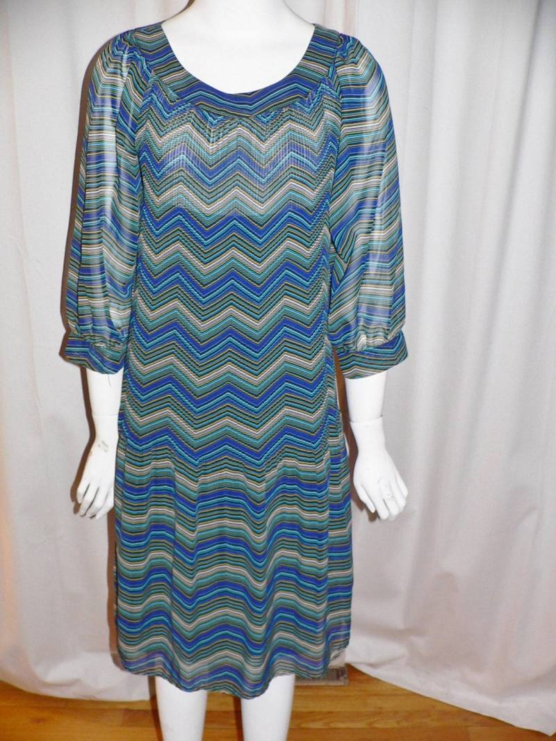 1970Er 80Er 20Er Jahre Kleid Mit Chevron-Print Und Slip Abnehmbarer Taille von AVIVB